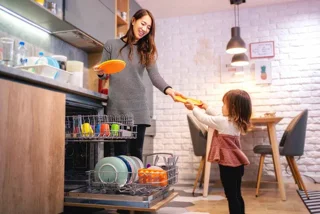 آیا می‌توانم پلاستیک را در ماشین ظرفشویی قرار دهم؟